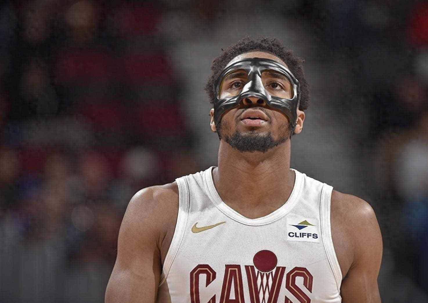 塞维利亚调整名单备战意大利杯今晚密尔沃基雄鹿调整名单以备NBA季后赛，现场解说直呼：集结日里昂备战CBA季后赛的简单介绍